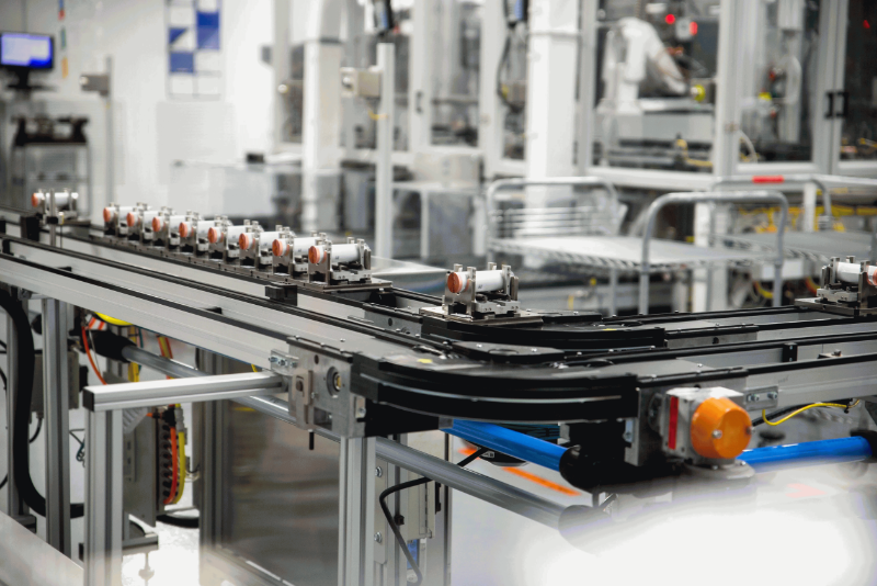Visite d'une usine chinoise de batteries au lithium pour objets connectés : lignes automatisées, contrôle qualité rigoureux et certifications internationales expliqués