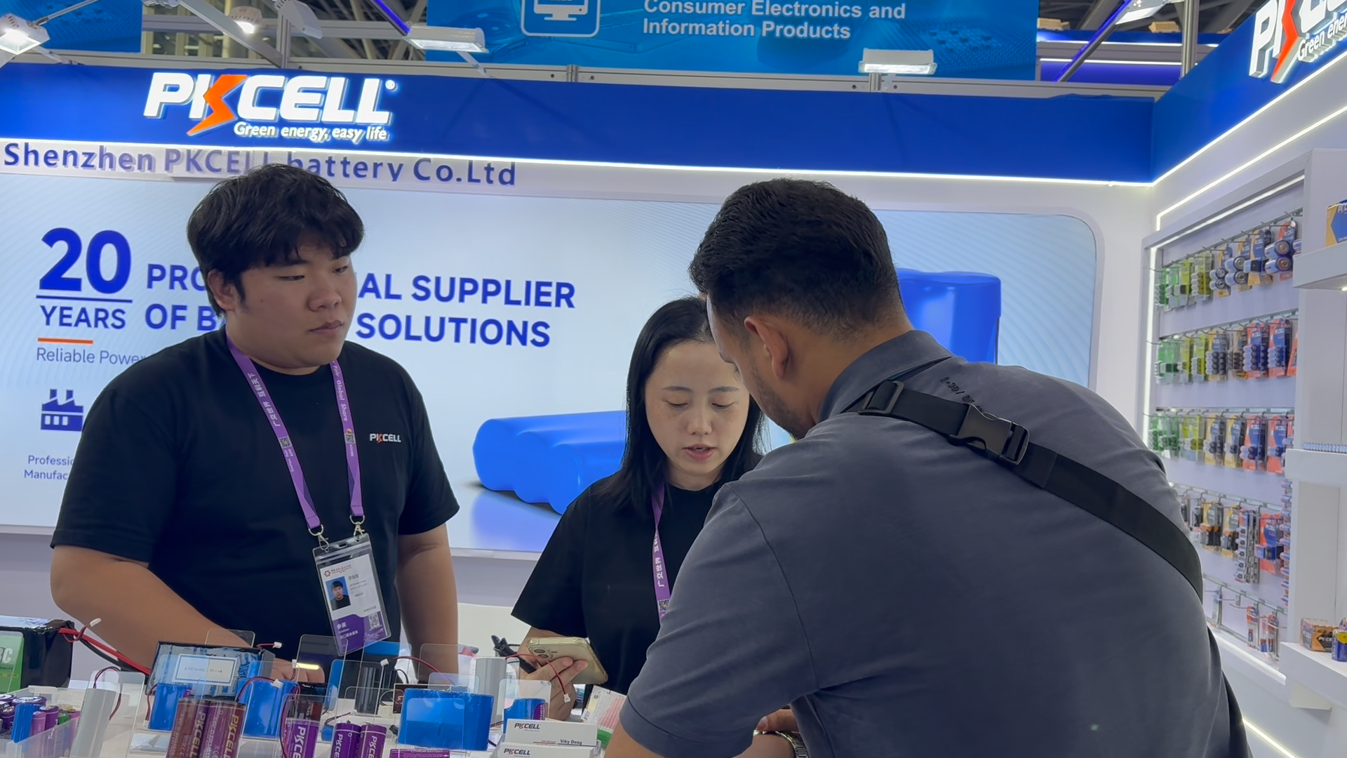 Primary Lithium Battery and OEM Product Discussion at PKCELL PKCELL battery team discussing primary lithium battery products and OEM battery requirements with a visitor